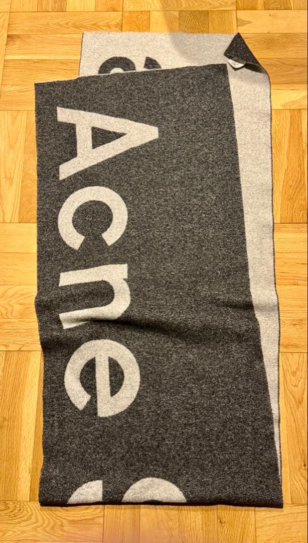 Acne Studios ロゴ入りマフラー グレー/ブラック