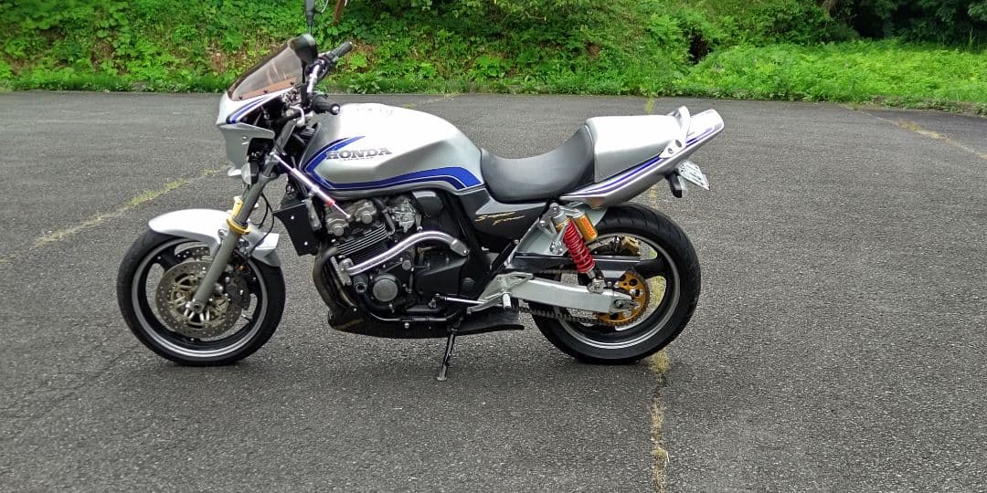 CB400SF NC 39&42前期用アンダーカウル&タンクカバーになります。