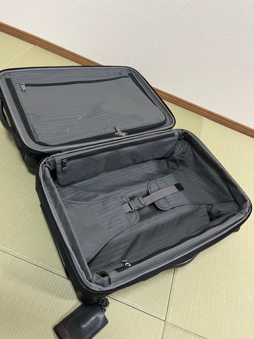 TUMI ブラック キャリーケース 4輪