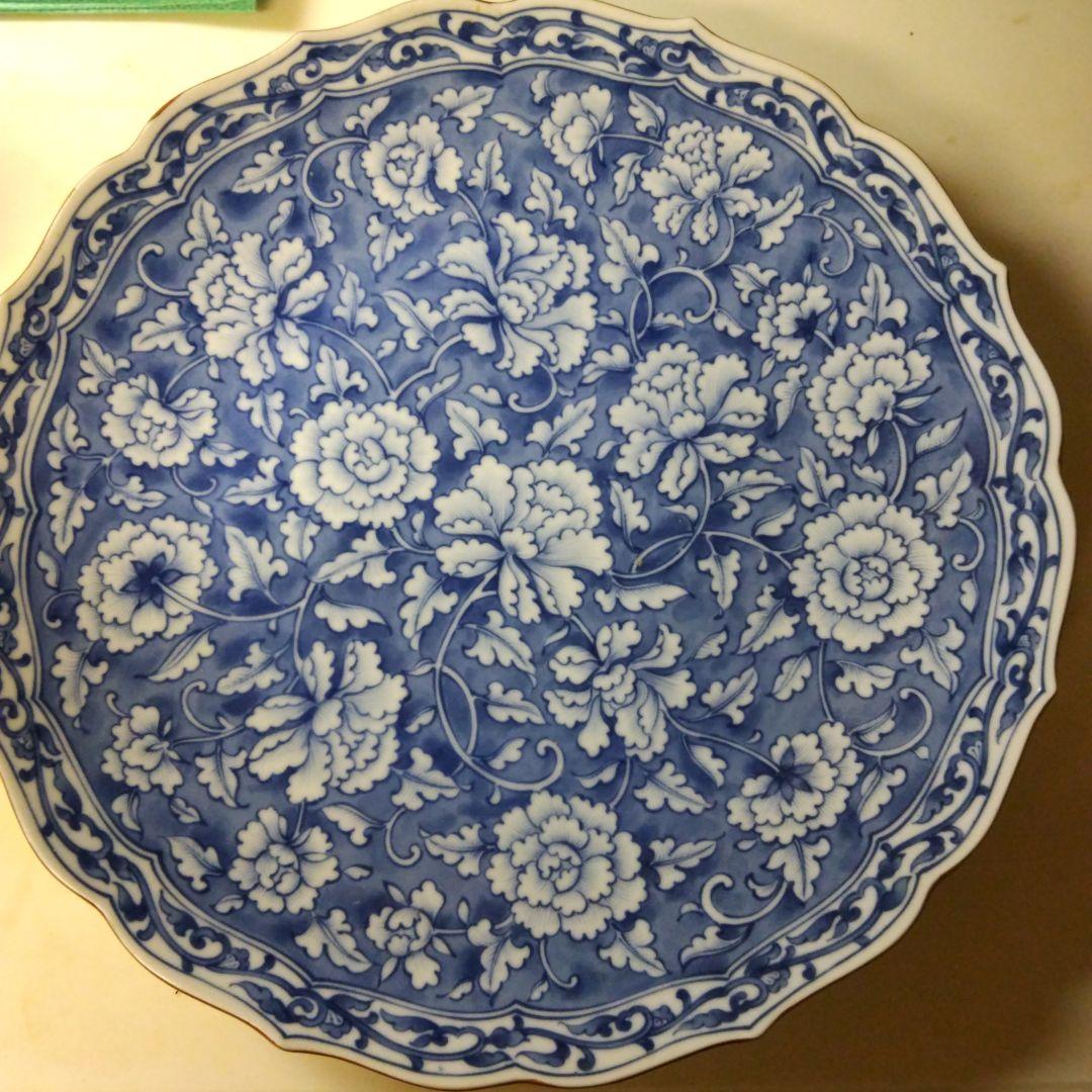 たちまるの青い花柄の陶磁器大皿