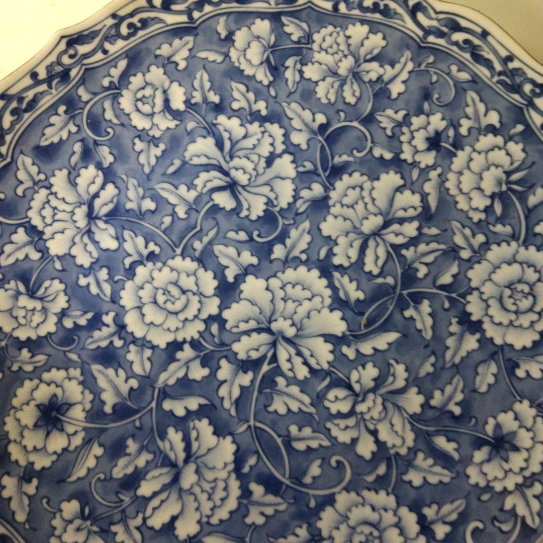 たちまるの青い花柄の陶磁器大皿