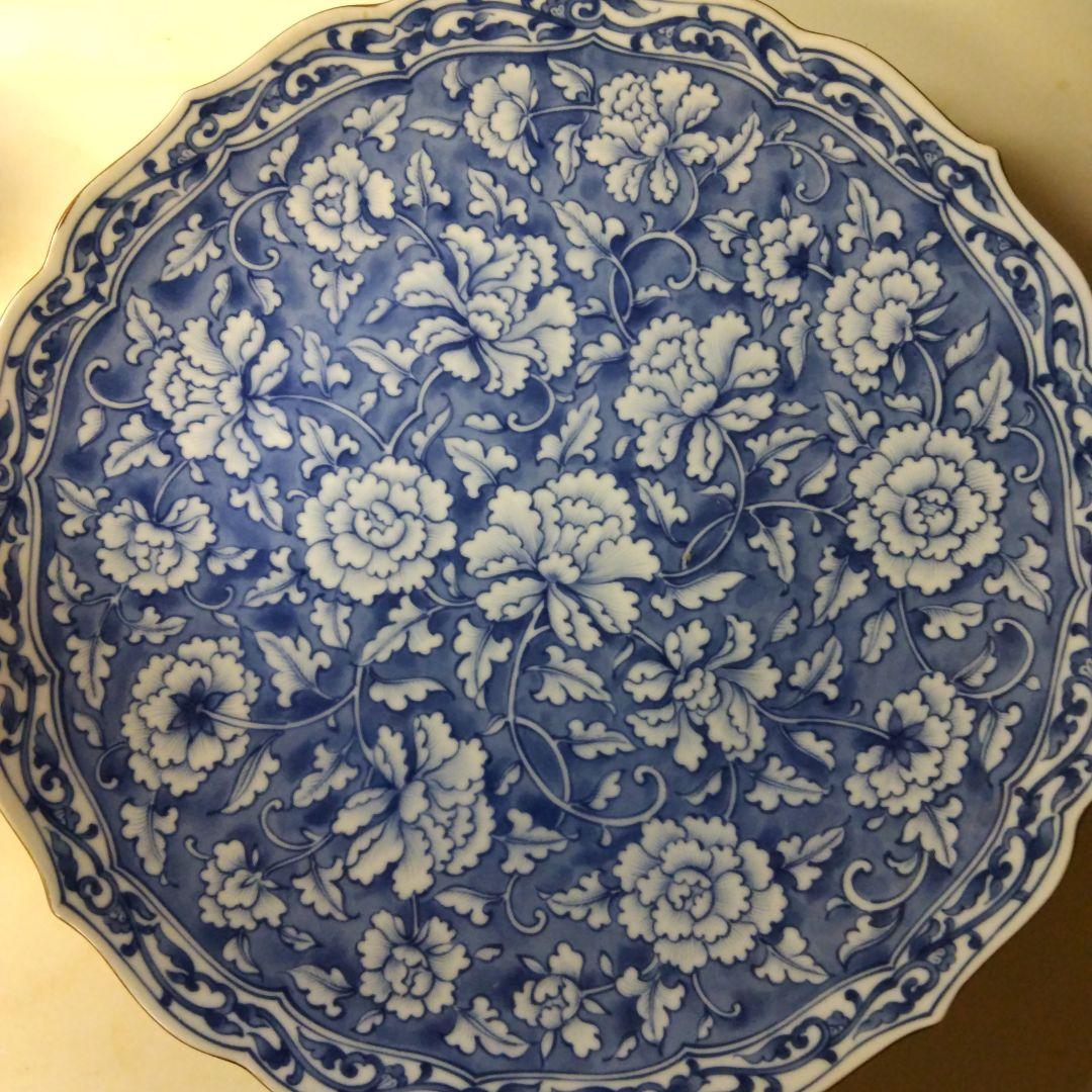 たちまるの青い花柄の陶磁器大皿