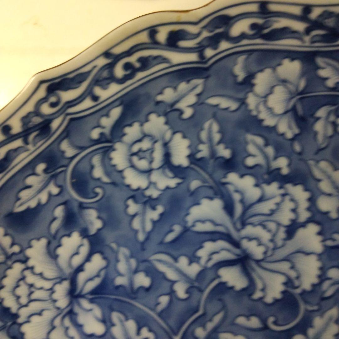 たちまるの青い花柄の陶磁器大皿
