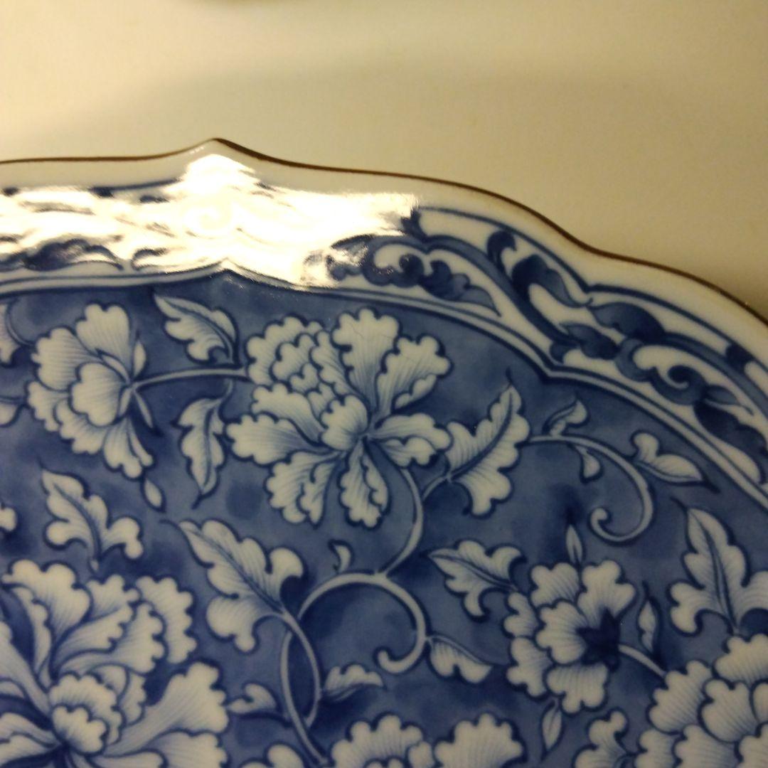 たちまるの青い花柄の陶磁器大皿