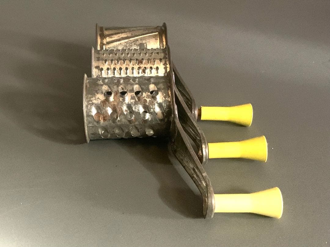 フランス ブロカント Moulinx社 チーズグレーター チーズおろし器