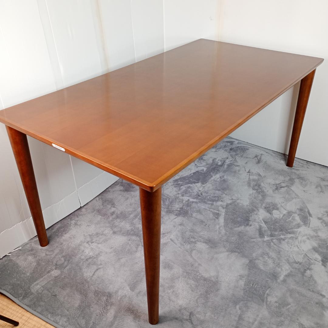 カリモク60ダイニングテーブル　1500,800,700