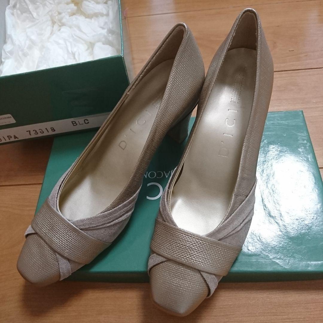 モードエジャコモのレディースパンプス シルバー系