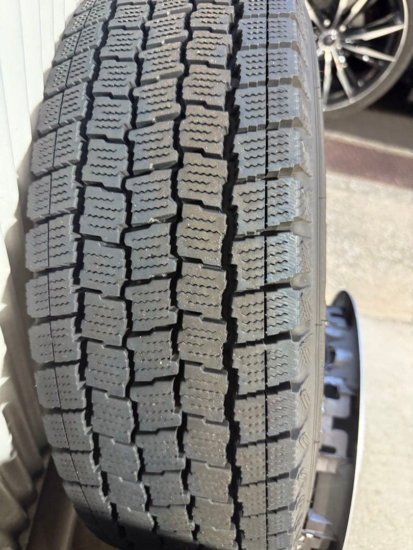 200系ハイエース スタッドレス ノーマルホイール付 195/80R15 LT