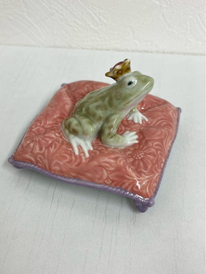 LLADROカエル オブジェ 陶器 置物 No.8444 王冠 蓮座 スペイン製
