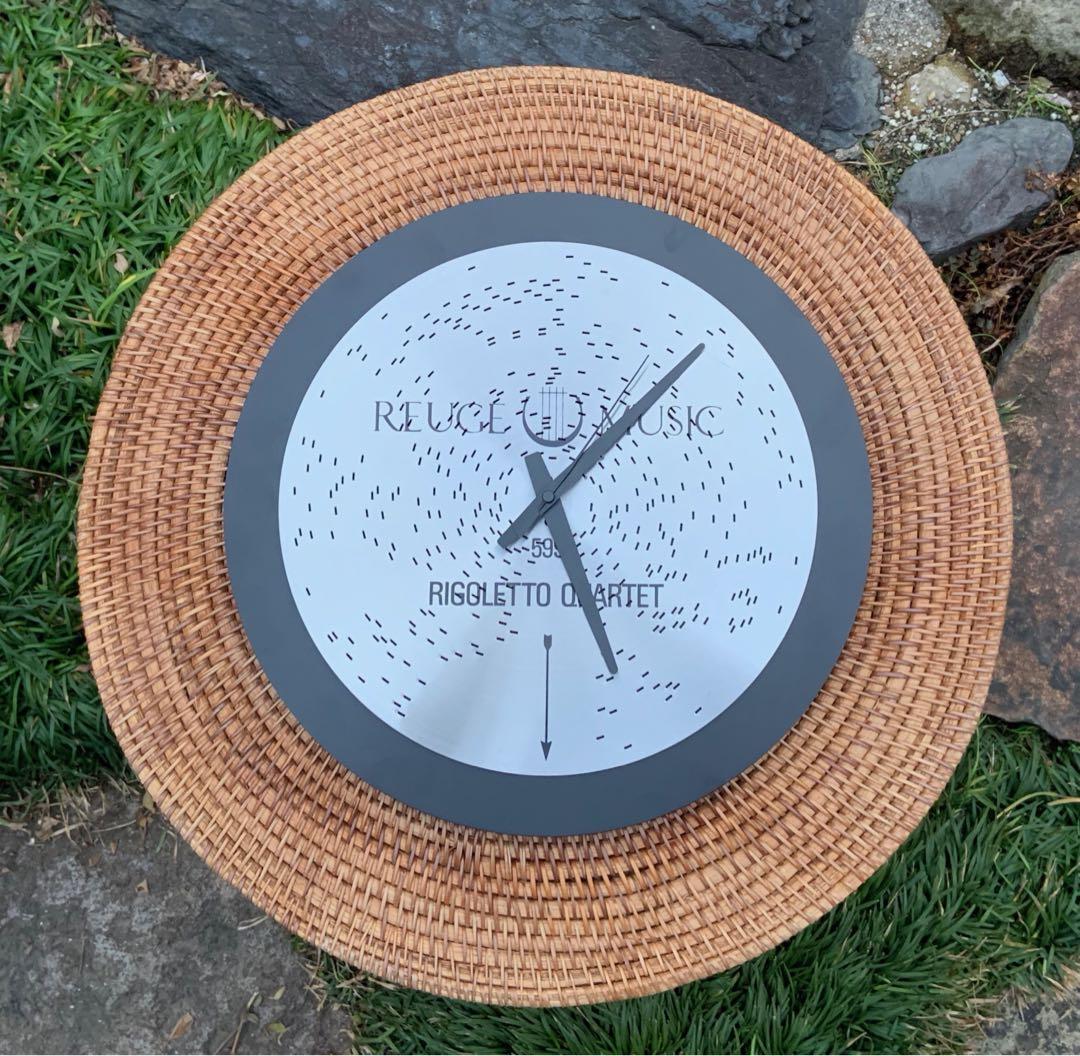 リュージュ　Reuge （レア）掛け時計　オルゴールの会社が作った時計