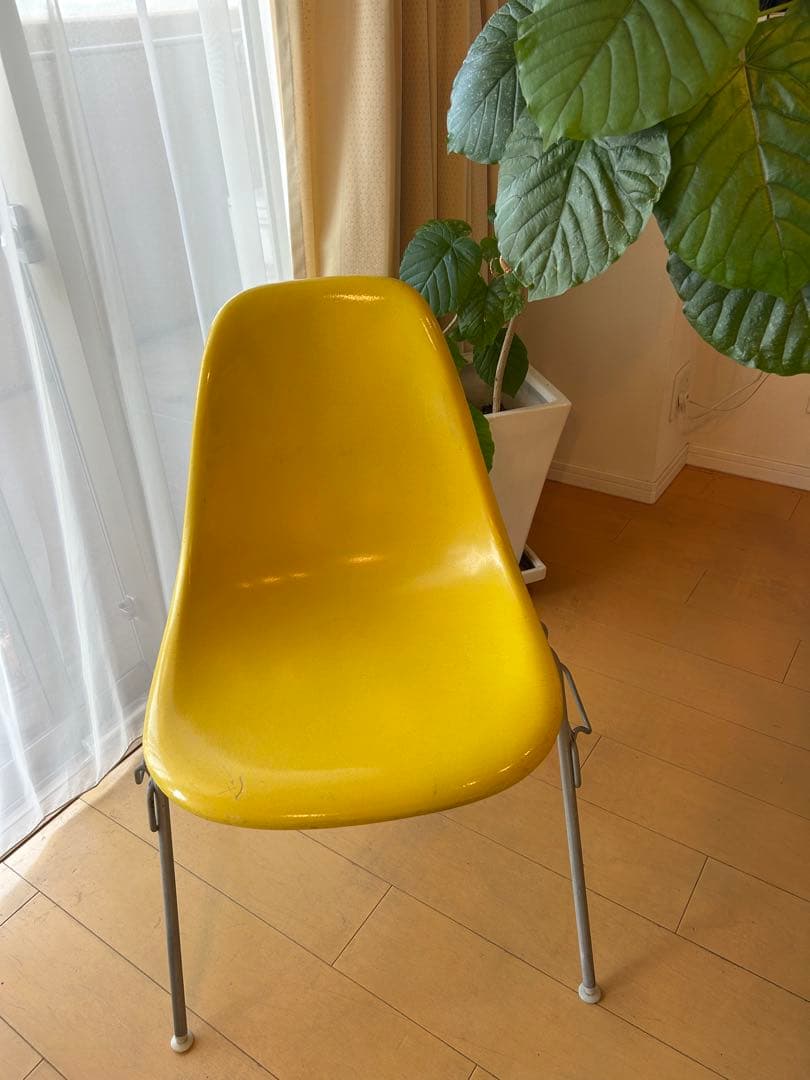 Herman Miller イエローチェア