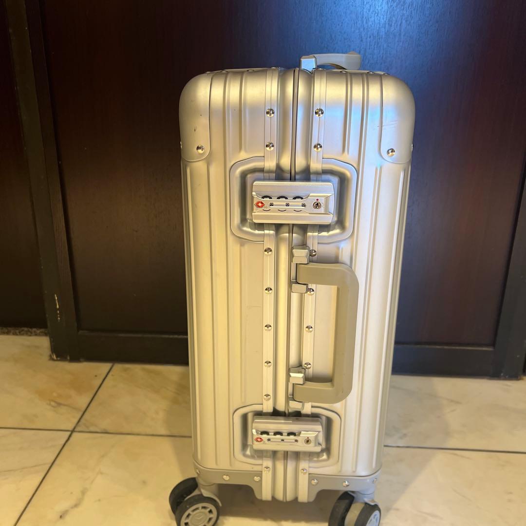 Mercedes シルバーキャリーケース 中型