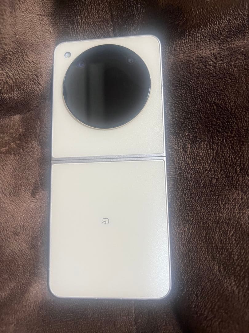 ZTE リベロ フリップ ゴールド 折りたたみ式スマートフォン