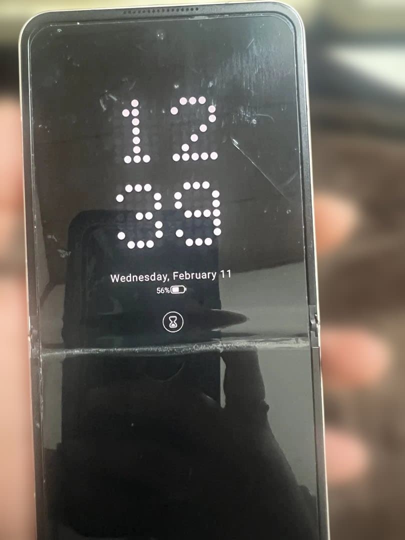 ZTE リベロ フリップ ゴールド 折りたたみ式スマートフォン