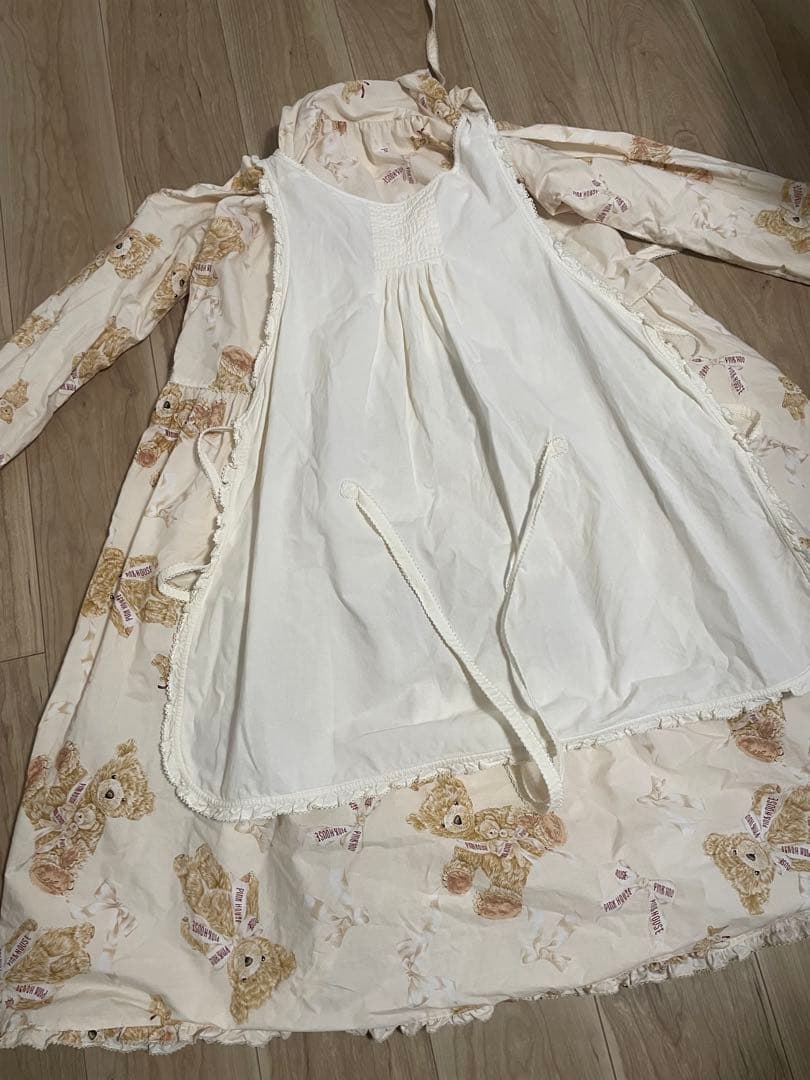 テディベア柄フード付きワンピースとエプロン