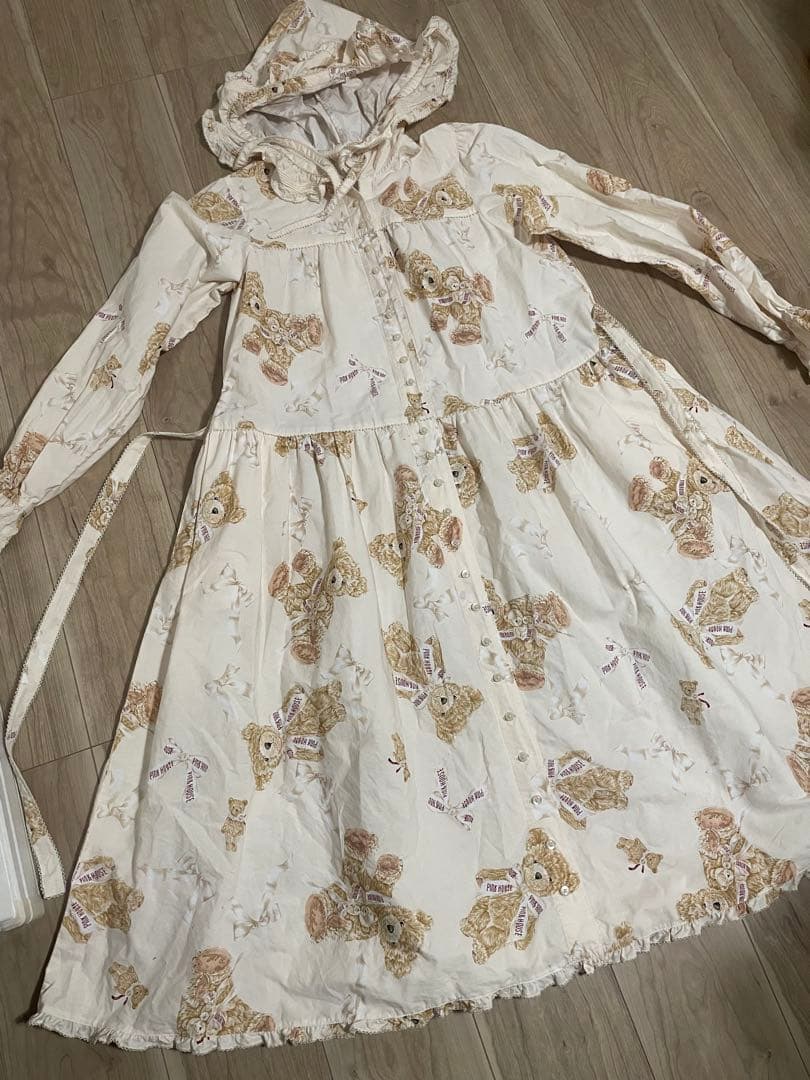 テディベア柄フード付きワンピースとエプロン