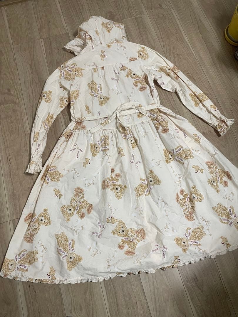 テディベア柄フード付きワンピースとエプロン