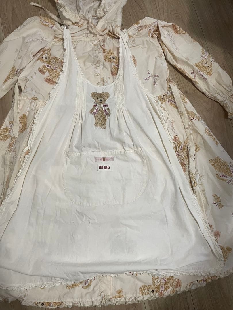 テディベア柄フード付きワンピースとエプロン