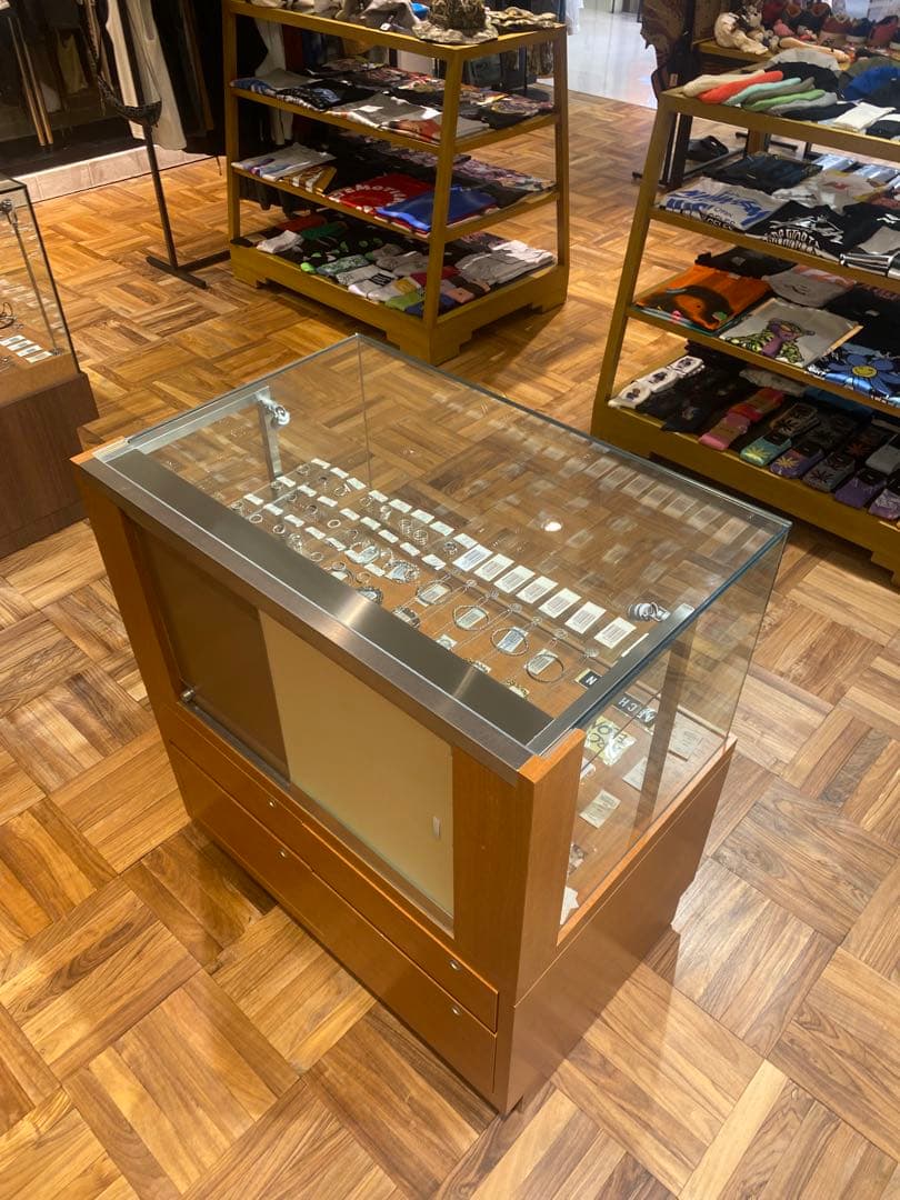 店舗で使用していたガラス什器2個セット