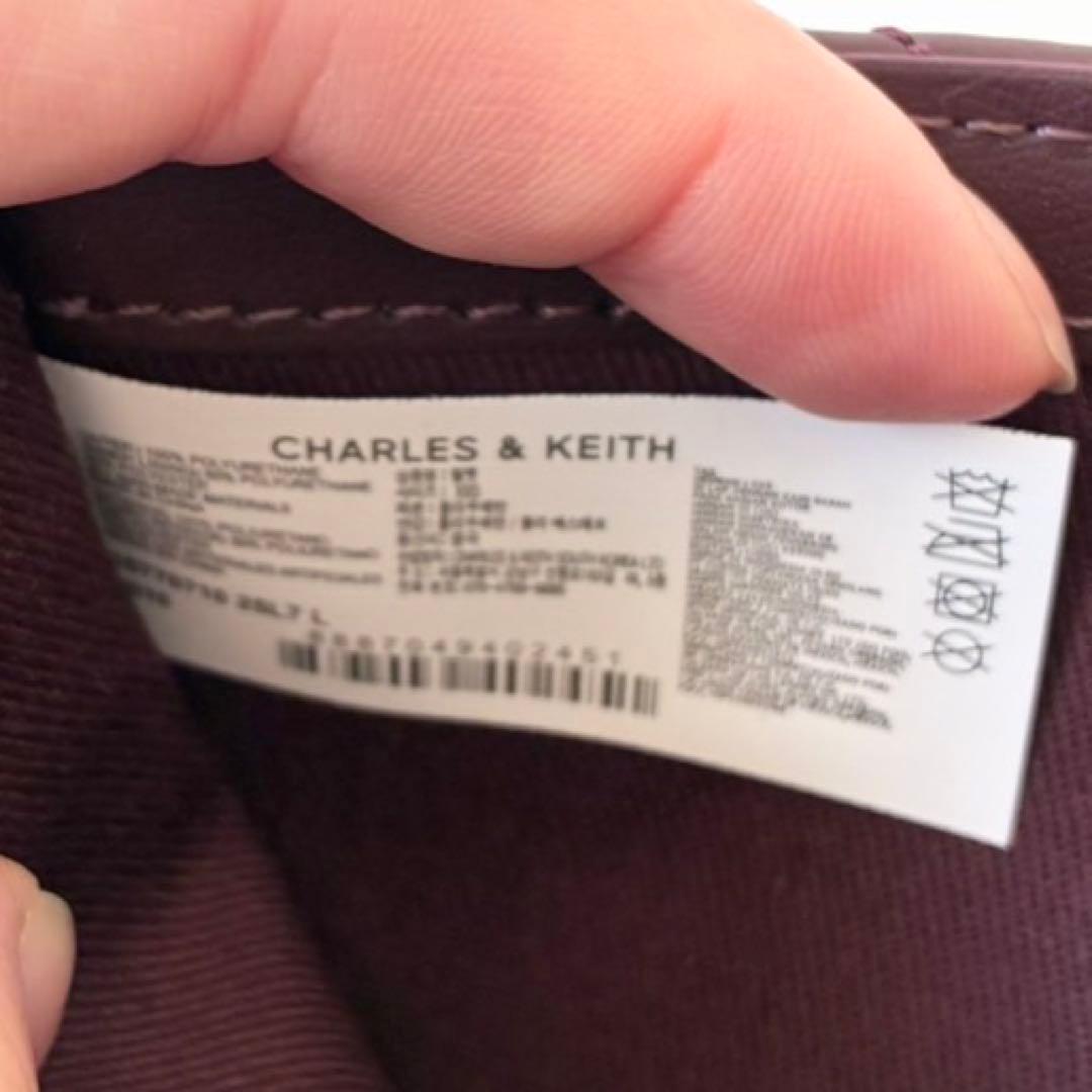 【新品】CHARLES & KEITH 三つ折り財布 アリエッティ キルティング
