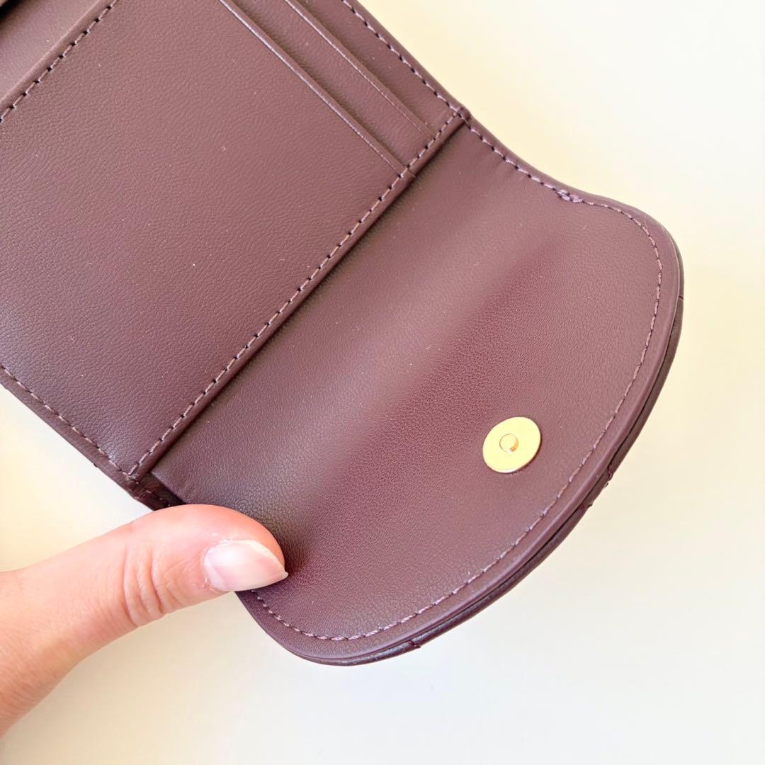 【新品】CHARLES & KEITH 三つ折り財布 アリエッティ キルティング