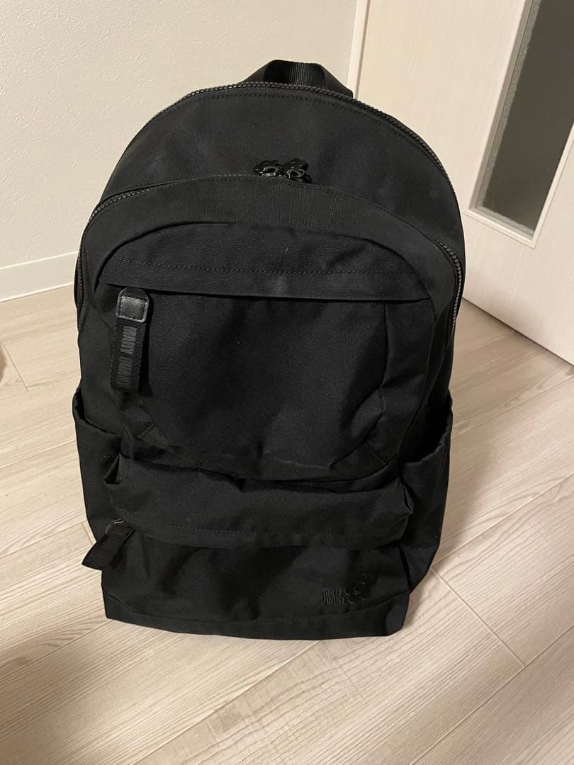 オールブラックシンプルロゴ リュックL