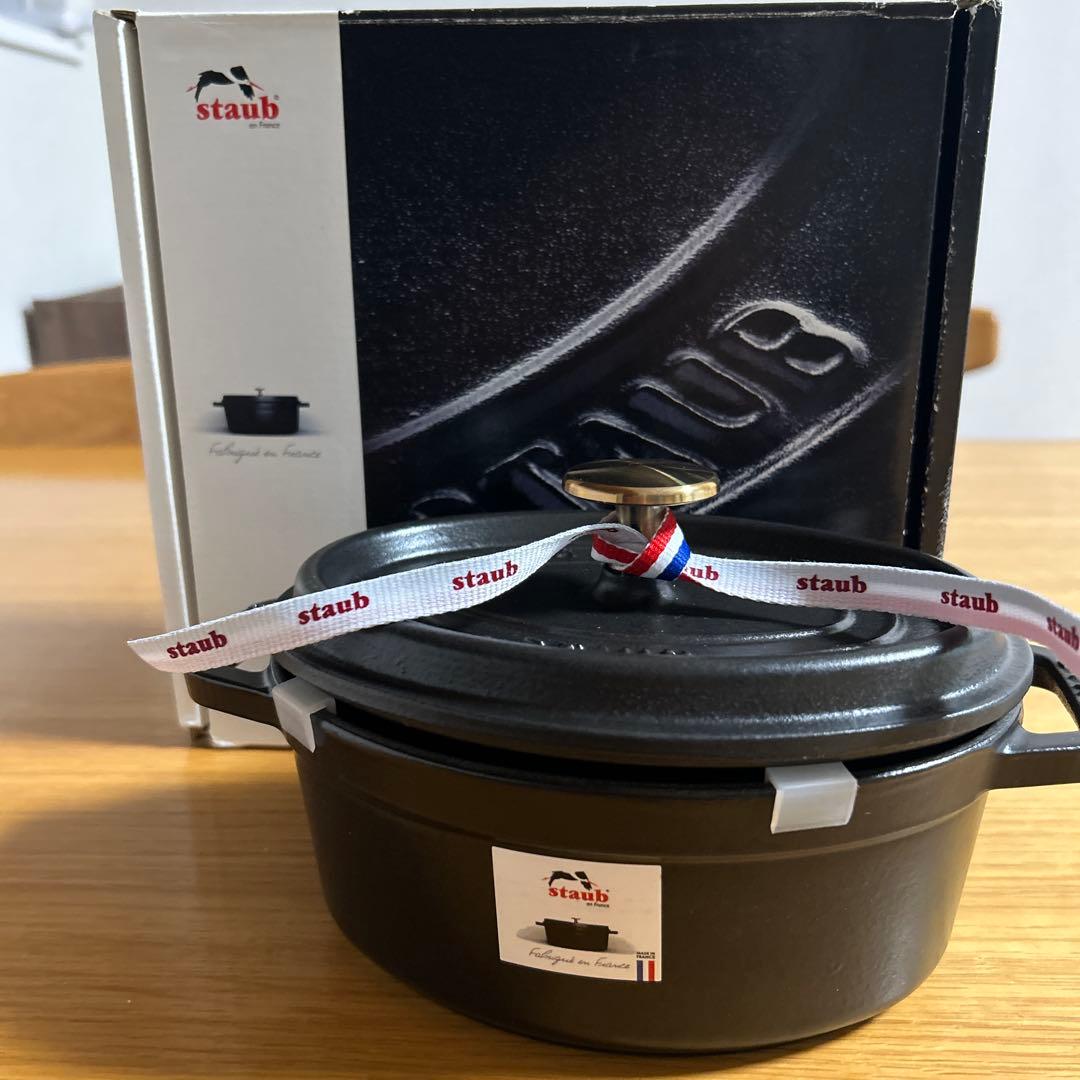 staub ココット　オーバル　黒