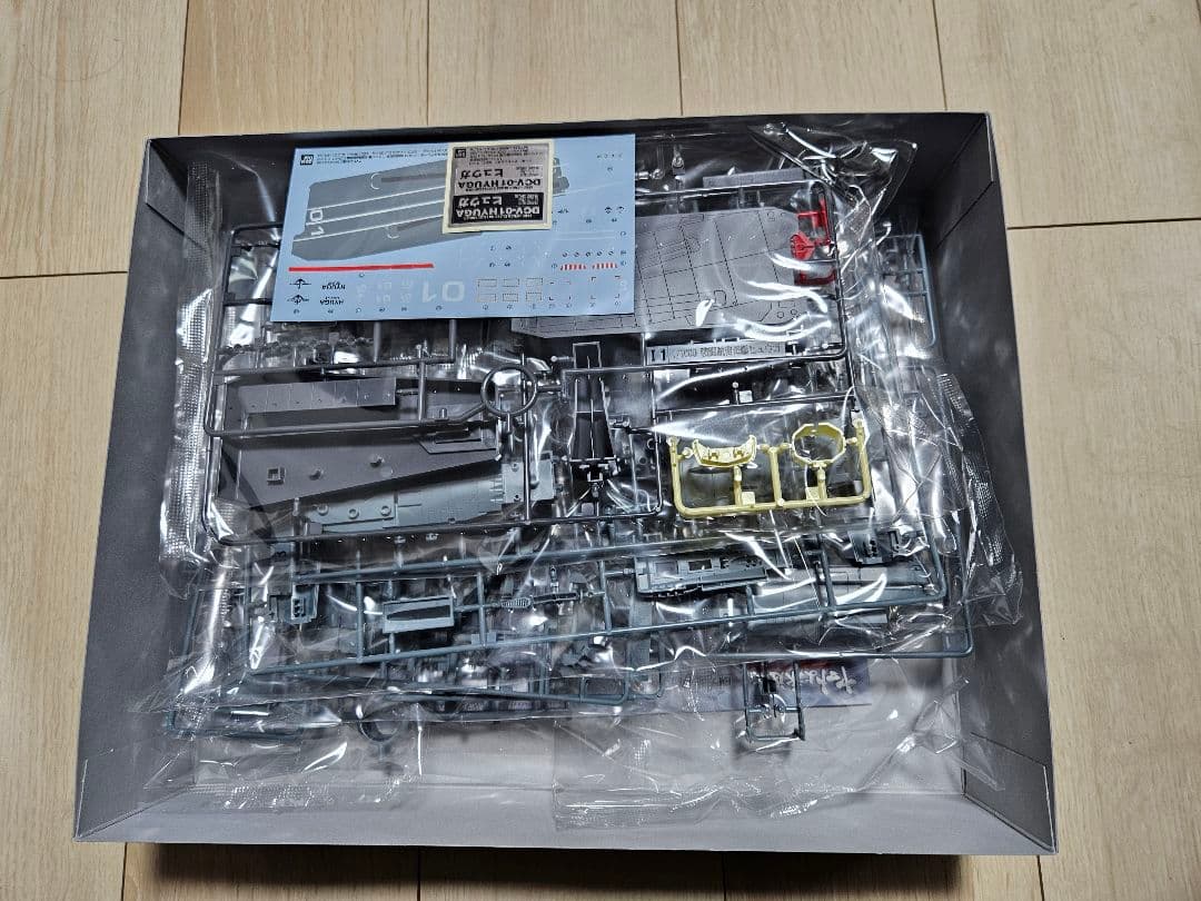 1/1000 地球防衛軍 ヒュウガ級 戦闘航宙母艦 DCV-01 ヒュウガ