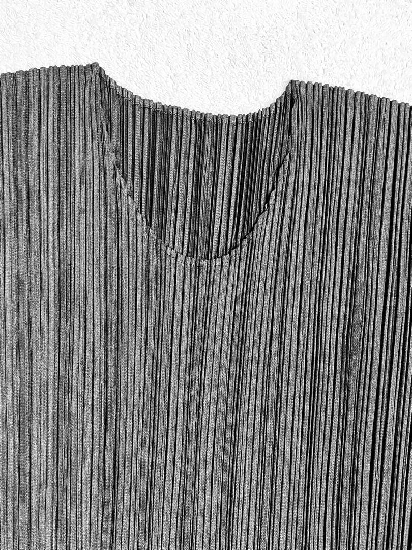 【美品】PLEATS PLEASE　イッセイミヤケ　半袖シャツ　グレー