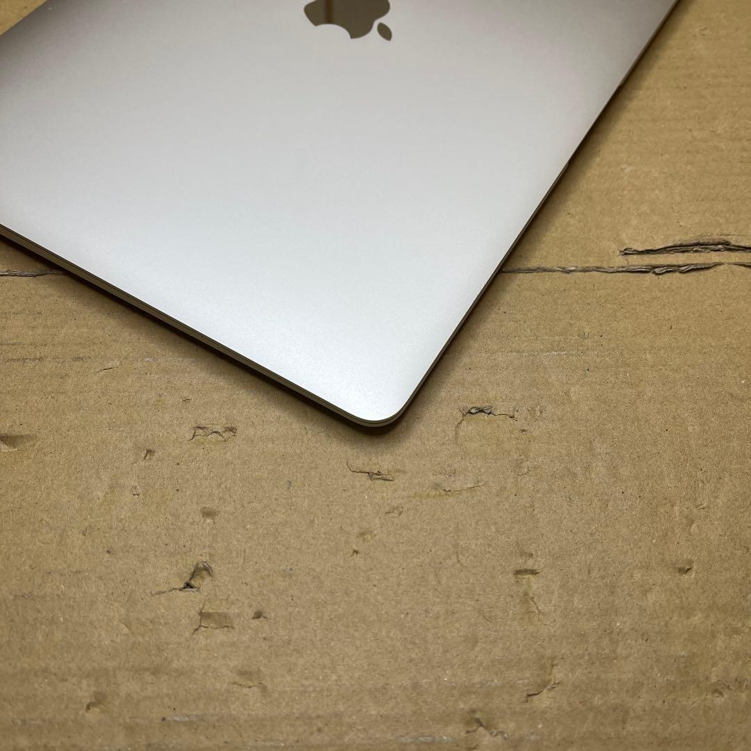 MacBook Air（M1,2020） 13.3インチ　シルバー　A2337