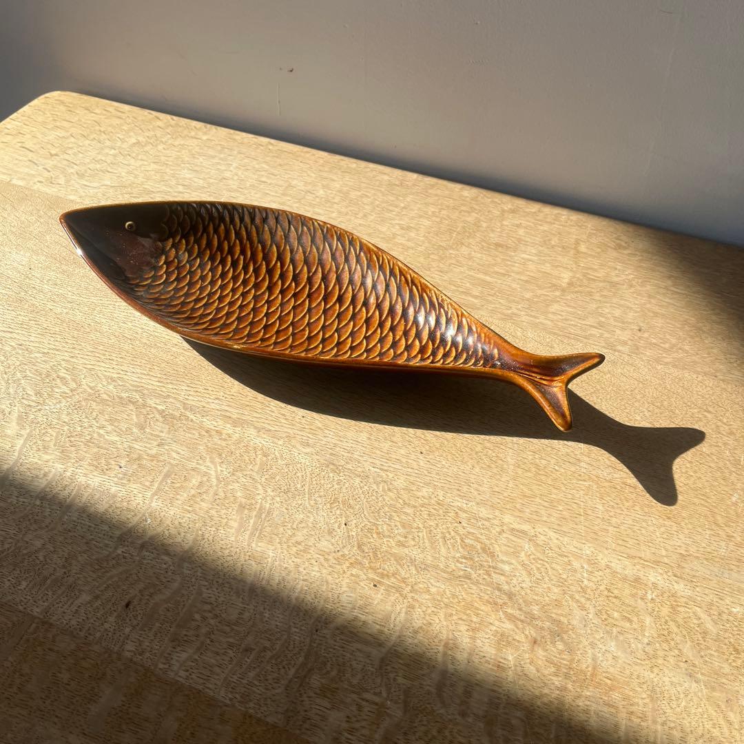 グスタフスベリ　魚　茶色