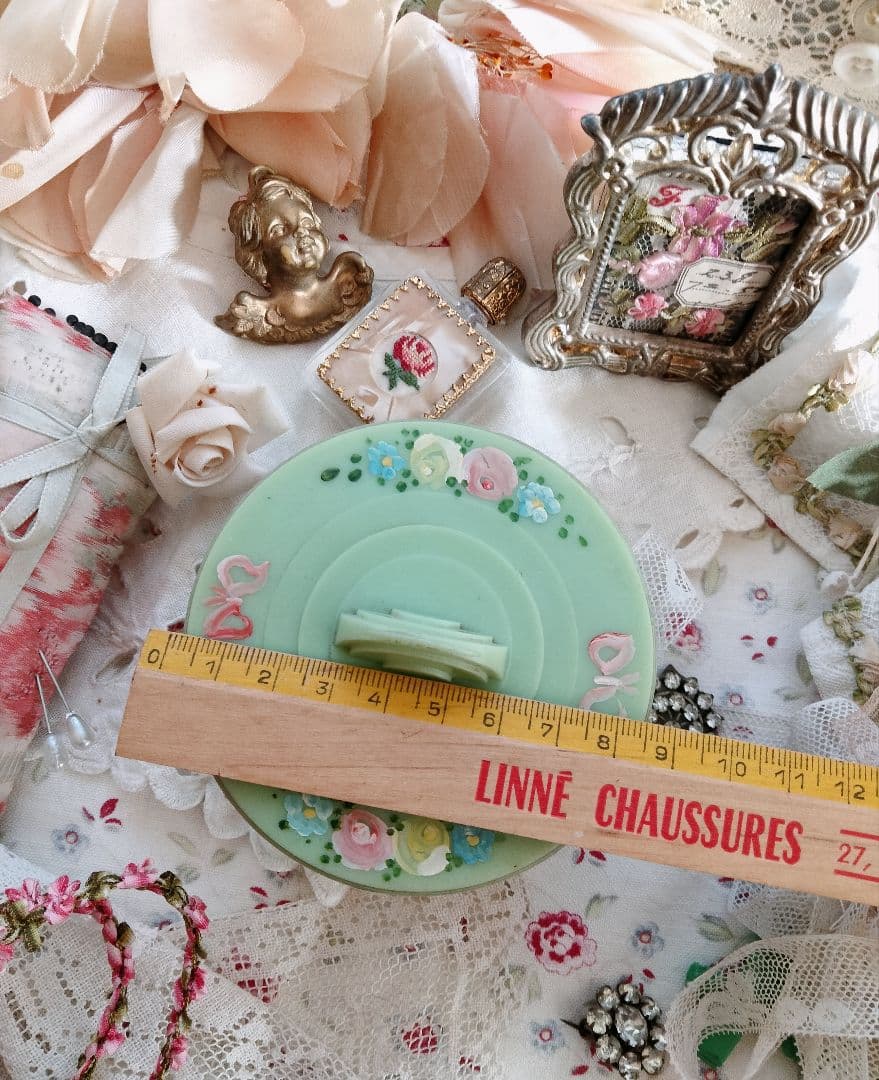 アンティーク★手描き薔薇とリボンのアールデコ ベークライトの小物入れ