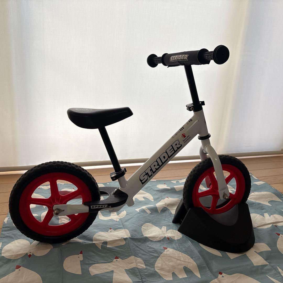 ストライダーSTRIDER（12 Custom Sport 白＋赤）