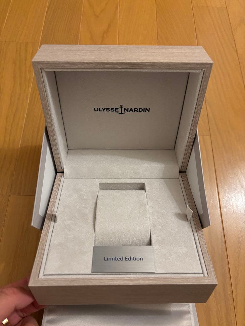 Ulysse Nardin ユリス・ナルダン　時計付属品　箱　冊子　カードケース