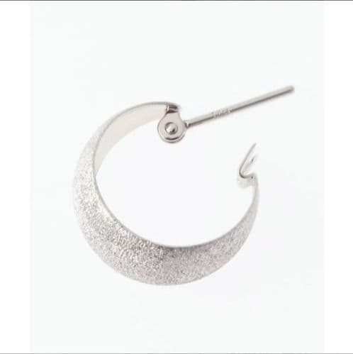 Lilas　三日月ダイヤポイントフープ　ピアス　k10　ホワイトゴールド　両耳