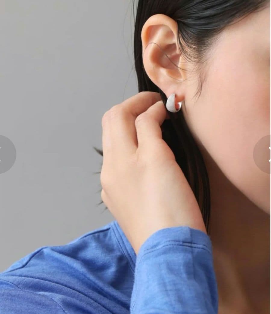 Lilas　三日月ダイヤポイントフープ　ピアス　k10　ホワイトゴールド　両耳