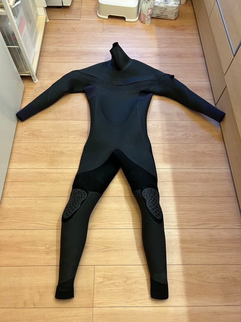 【新品同等！】定価77,000円！セミドライウェットスーツ Mサイズ
