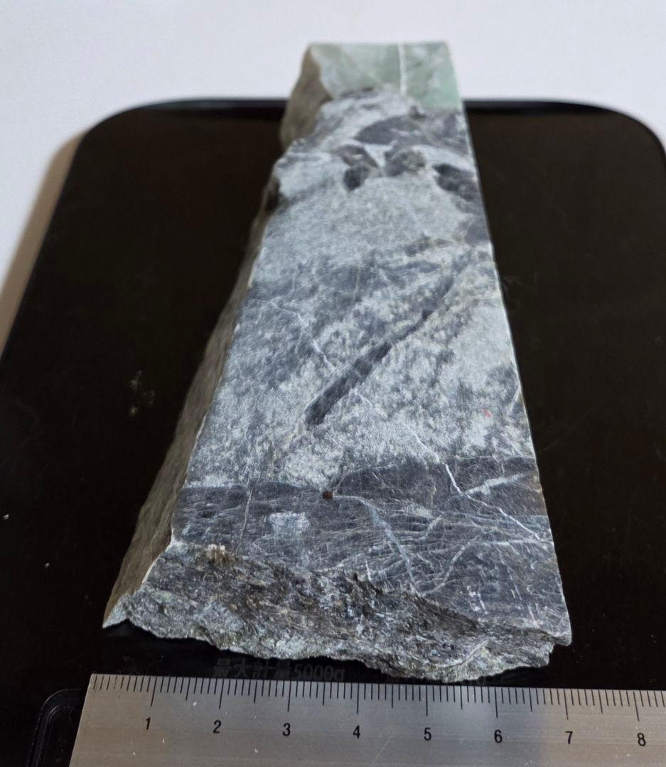 翡翠　糸魚川　413g　W128×D27×H67mm