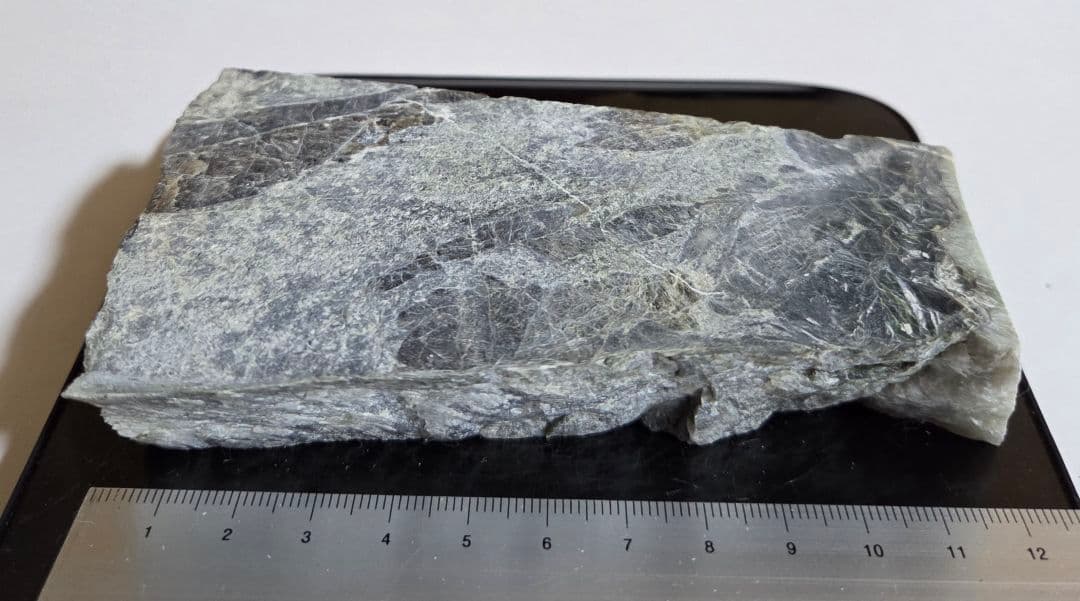 翡翠　糸魚川　413g　W128×D27×H67mm