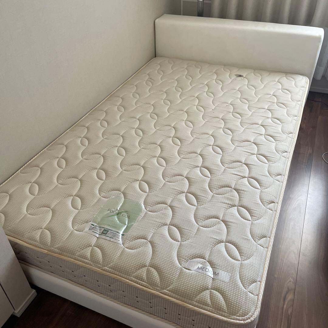 セミダブルベッド　汚れありですが美品です　白