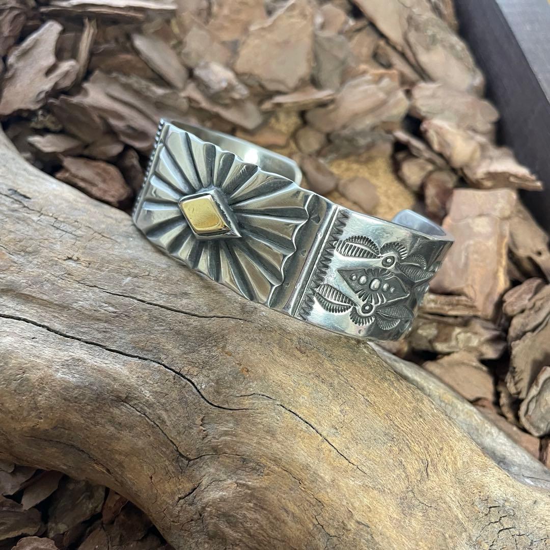 ア*グ様 サンバーストバングル 腕周り16cm