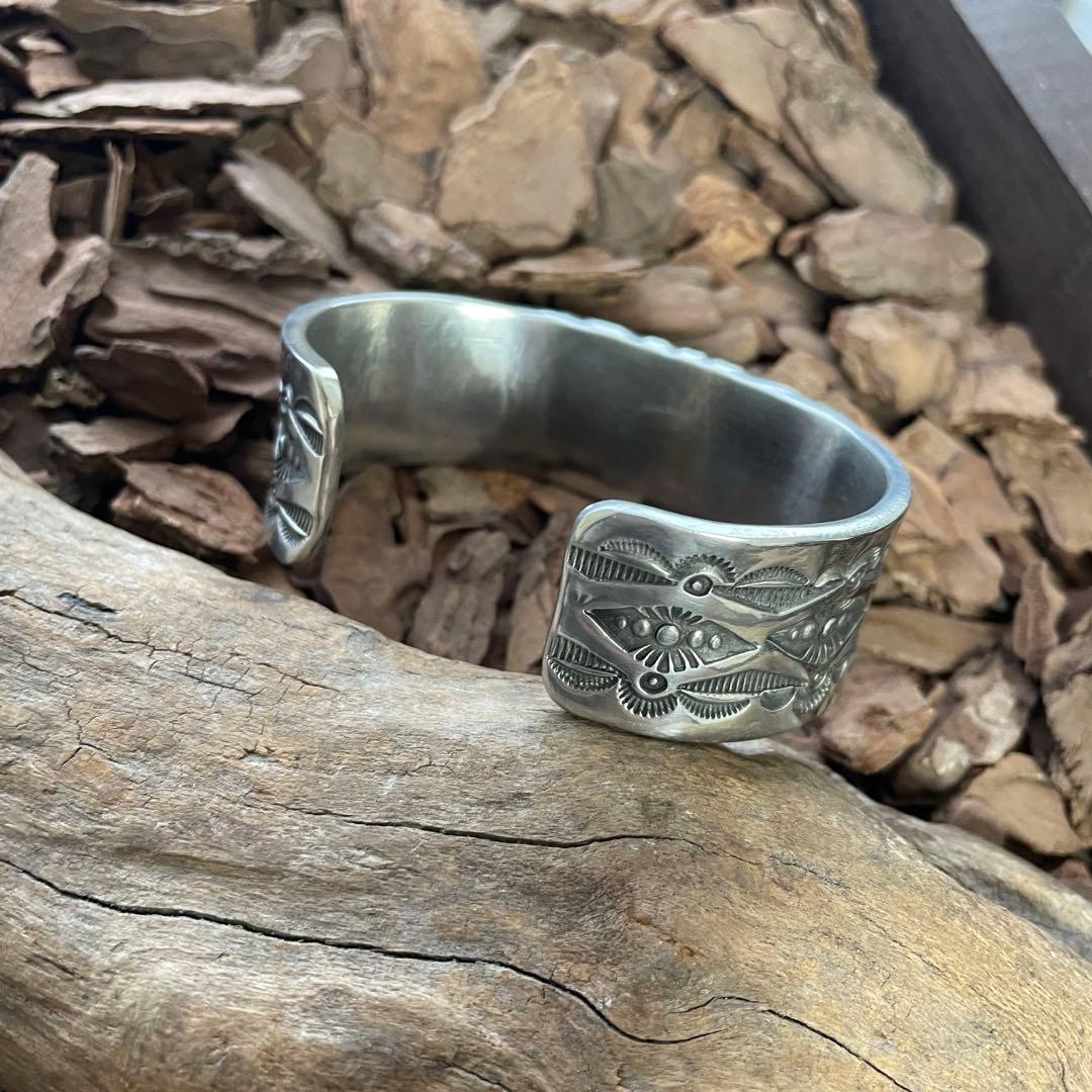 ア*グ様 サンバーストバングル 腕周り16cm