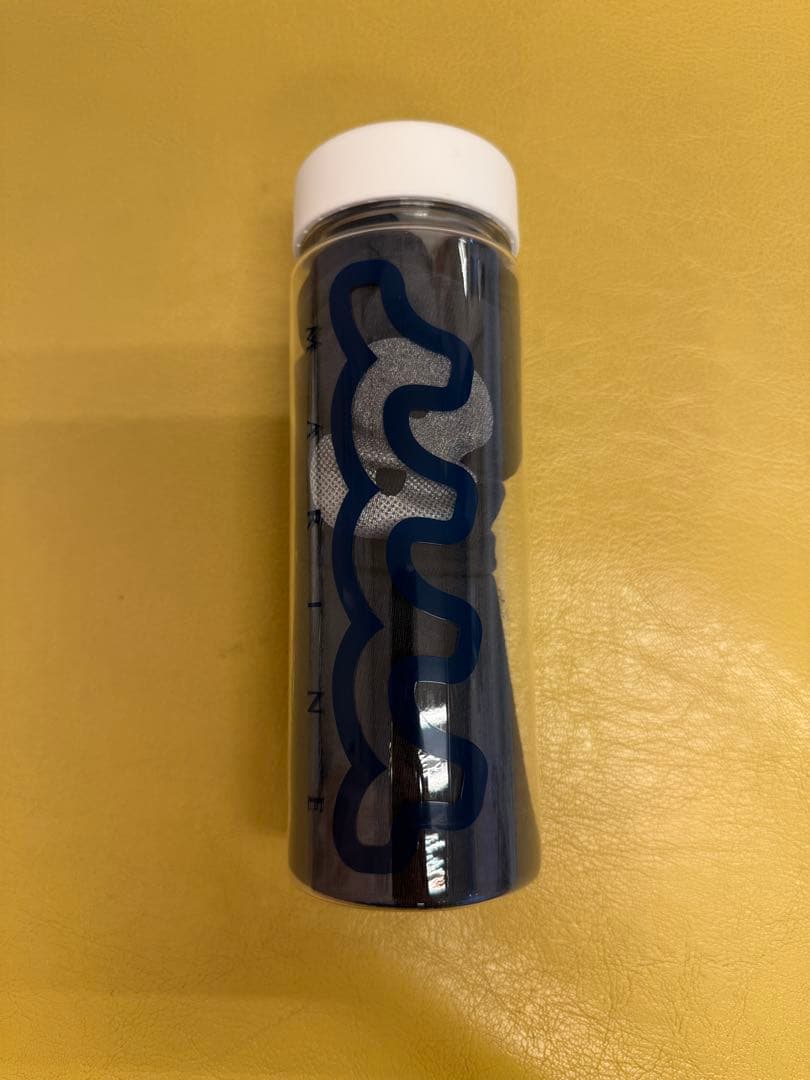 プラスチック製水筒 黒色 スクリューキャップ