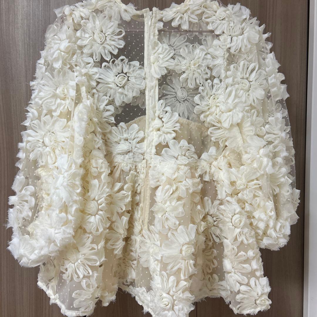 【美品】flower peplum blouse acka ベージュ