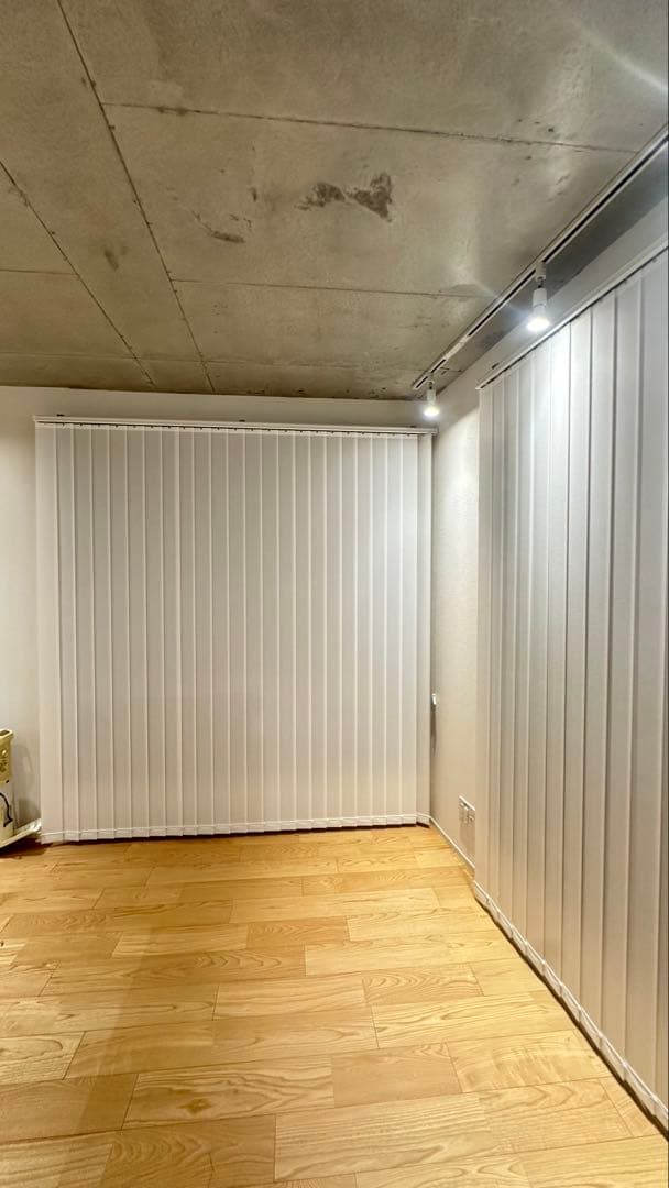 ニトリ　バーチカルブラインド　白