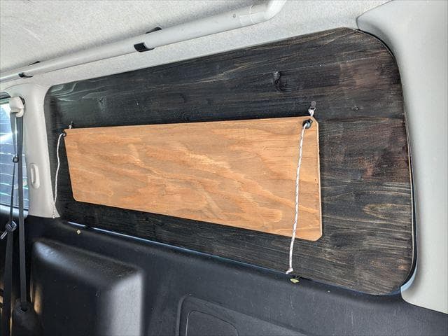 ハイエース200スーパーGL　ウインドウパネル　バンライフ 車中泊　窓埋めパネル