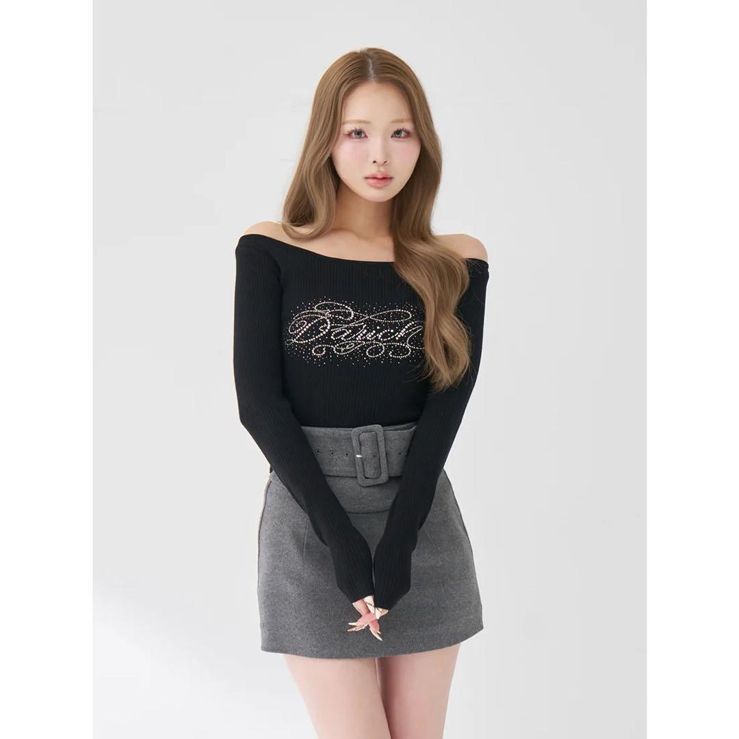 新品タグ付き ダーリッチ ビジューロゴボートネックニットトップス ブラック