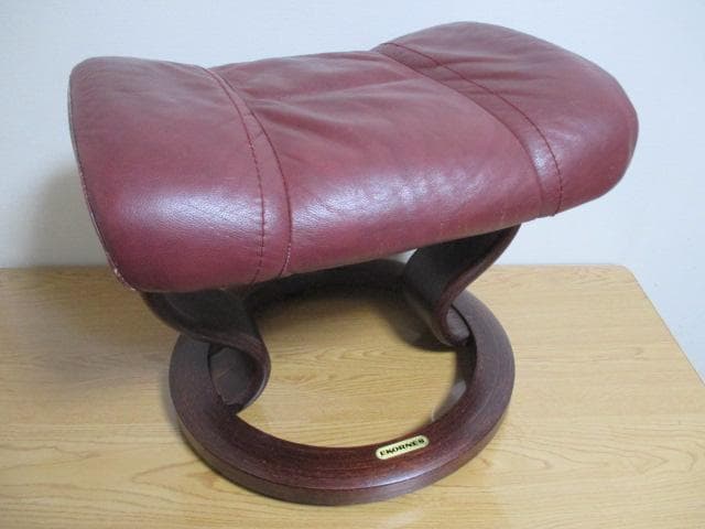 エコーネス　EKORNES　スツール　オットマン　椅子　本革　レザー　レッド系