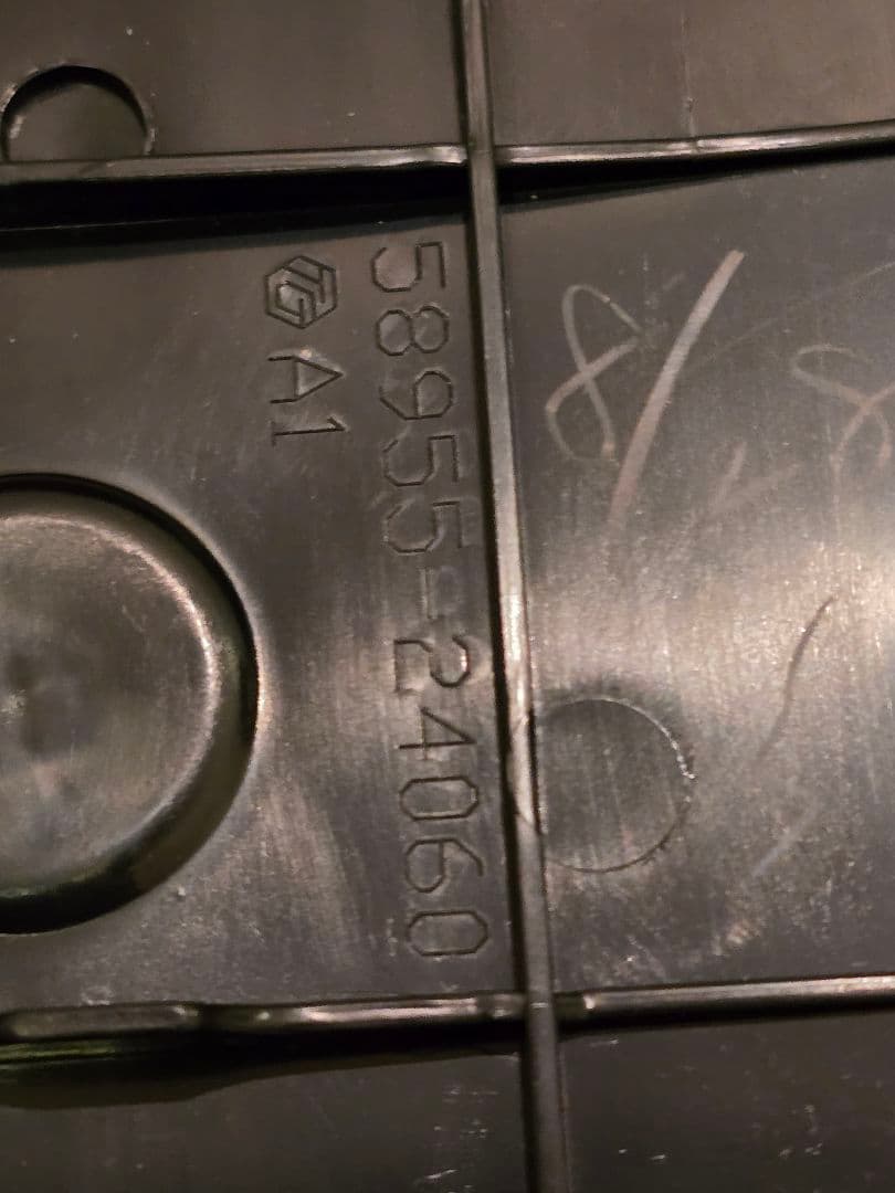 レクサスRC F 前期　センターコンソールアームレスト