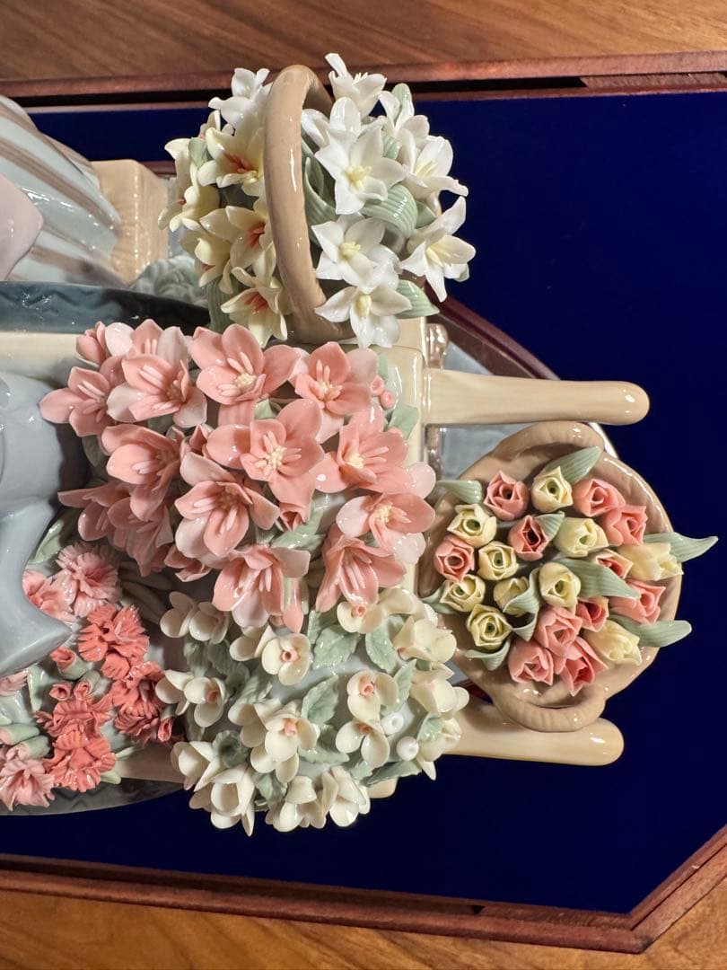 【66万円　新品同様】リヤドロ　LLADRO 公園通りの花屋さん　台座、ケース付